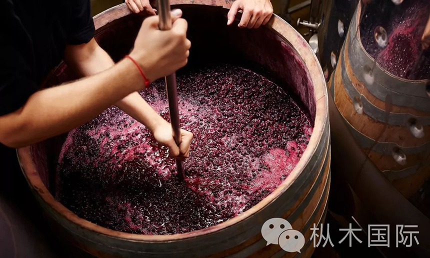同是葡萄酒為什么會(huì)有顏色差異？